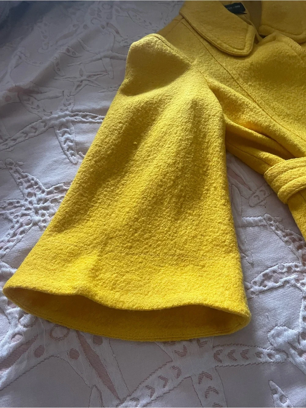 Focus 2000 Women's Jacket in bright yellow